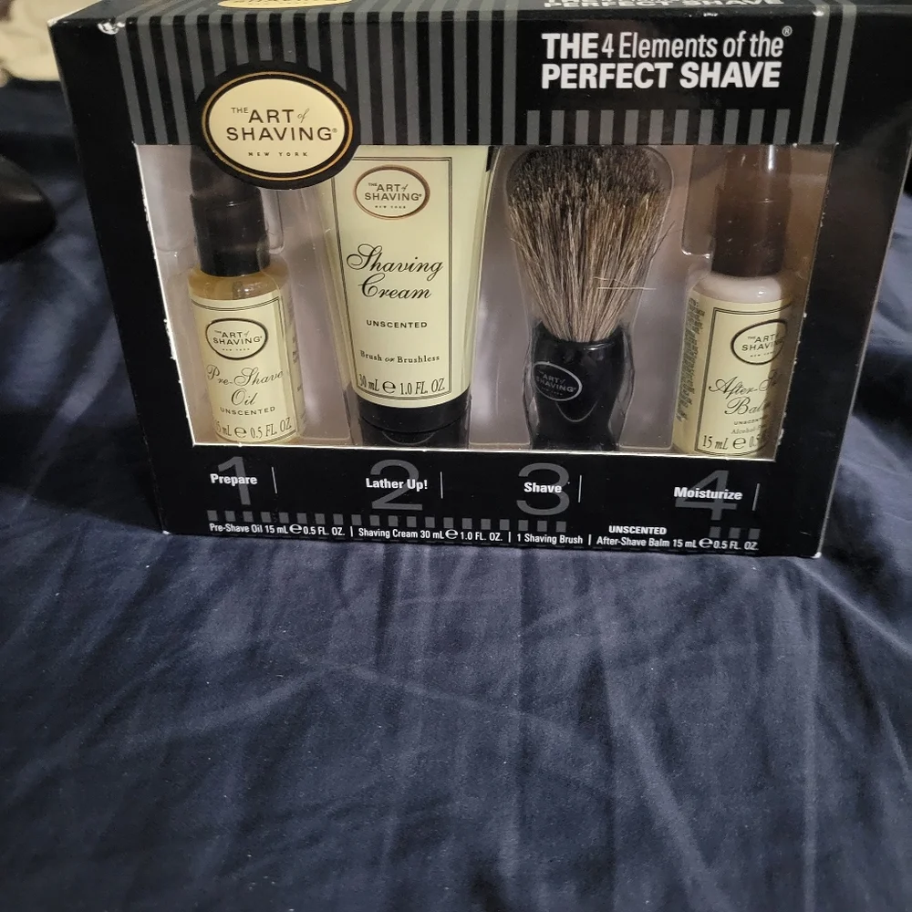NIB The Art of Shaving Kit